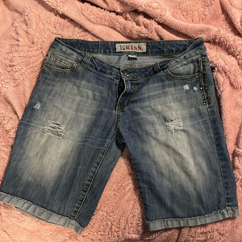 Jean Shorts 1st Kiss